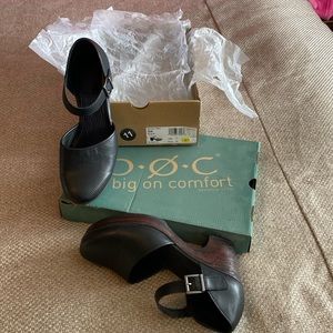 Size 11 BOC closed toe sandals